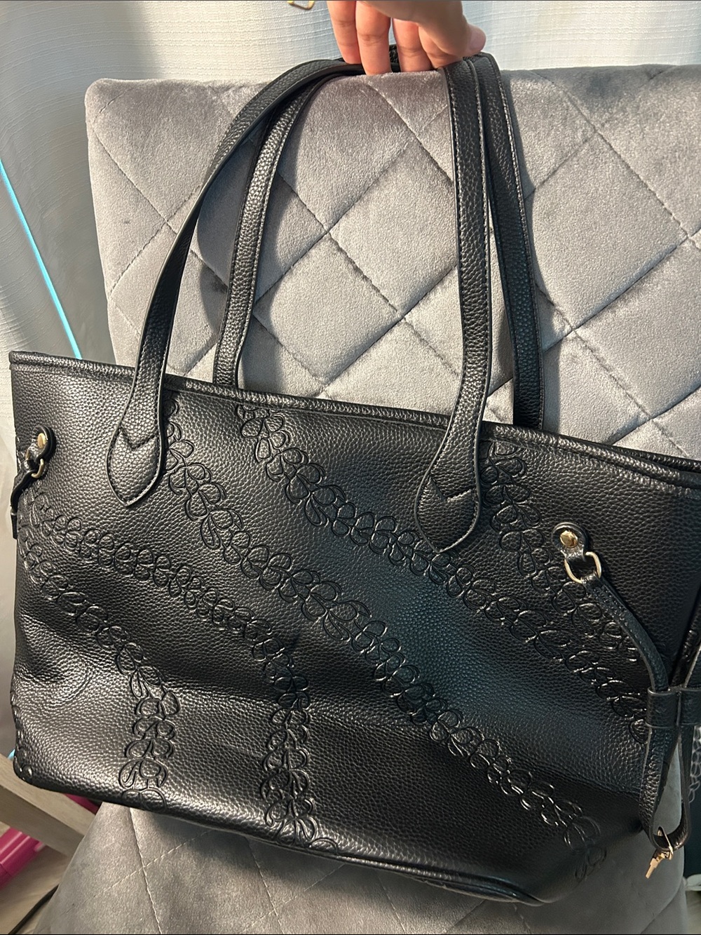 Black Embossed Leather Tote Bag - Puakinikini lei, Lexbreezy - Picture 4 of 4